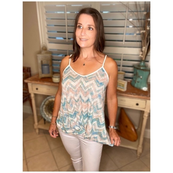 ❤️🔥Chevron Striped V-Neck Front Knot Tank White 1920 - Picture 5 of 5